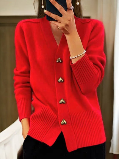 Gestrickte Strickjacke | Herzknöpfe | V-Ausschnitt | Knopfleiste | Damenstrickmode
