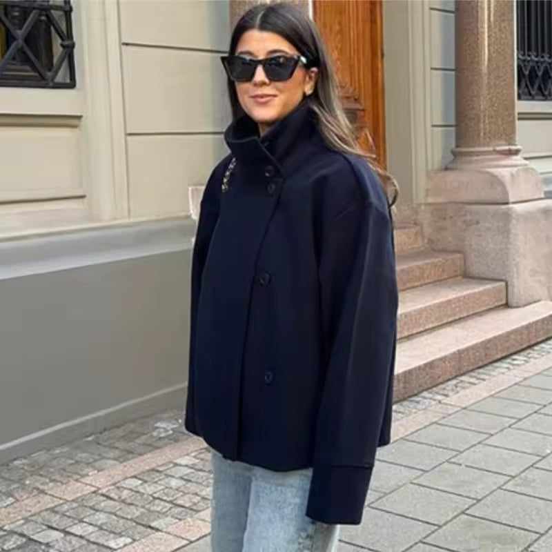 Wolljacke - Kurzer, übergroßer Trenchcoat für Frauen im Herbst