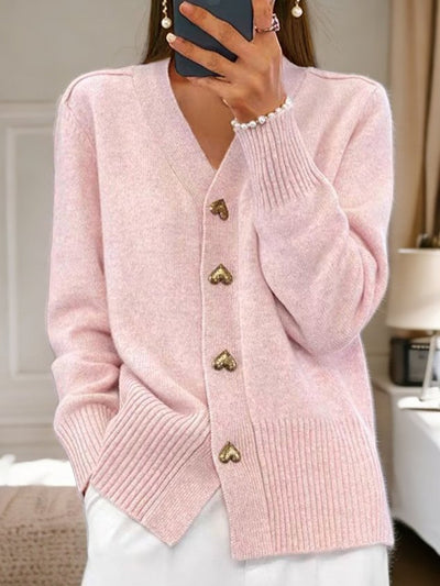 Gestrickte Strickjacke | Herzknöpfe | V-Ausschnitt | Knopfleiste | Damenstrickmode