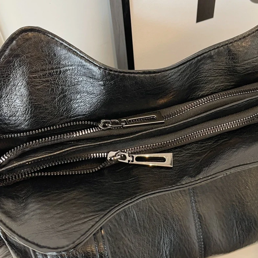 Ledertasche – Damen-Umhängetasche aus Kunstleder in Schwarz und Braun