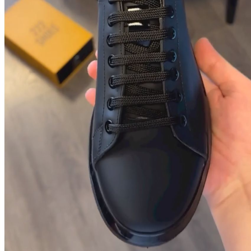 Schwarze Sneaker - Schnürer - Rutschfest - Wanderschuhe - Herren Sneaker