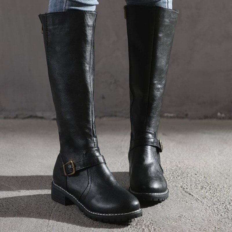 Kniehohe Stiefel – Flache Damenstiefel aus Leder mit weitem Schaft für den Winter