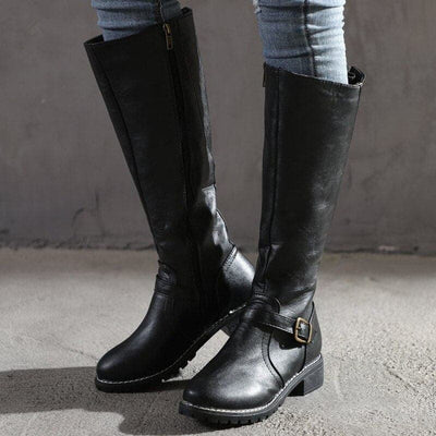 Kniehohe Stiefel – Flache Damenstiefel aus Leder mit weitem Schaft für den Winter