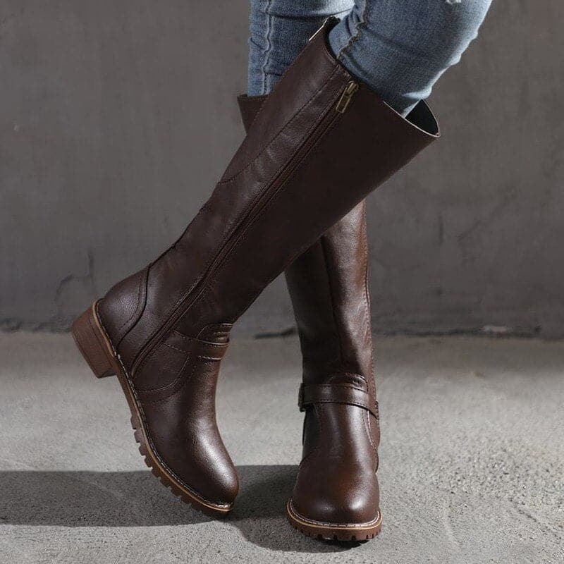 Kniehohe Stiefel – Flache Damenstiefel aus Leder mit weitem Schaft für den Winter