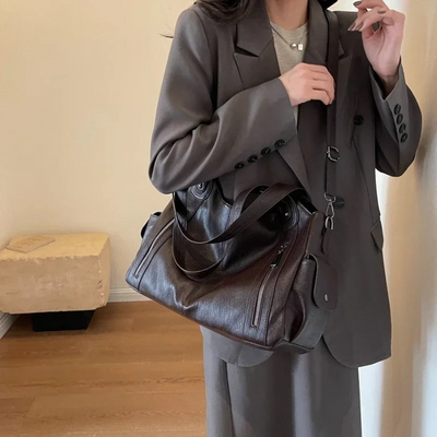 Ledertasche – Damen-Umhängetasche aus Kunstleder in Schwarz und Braun