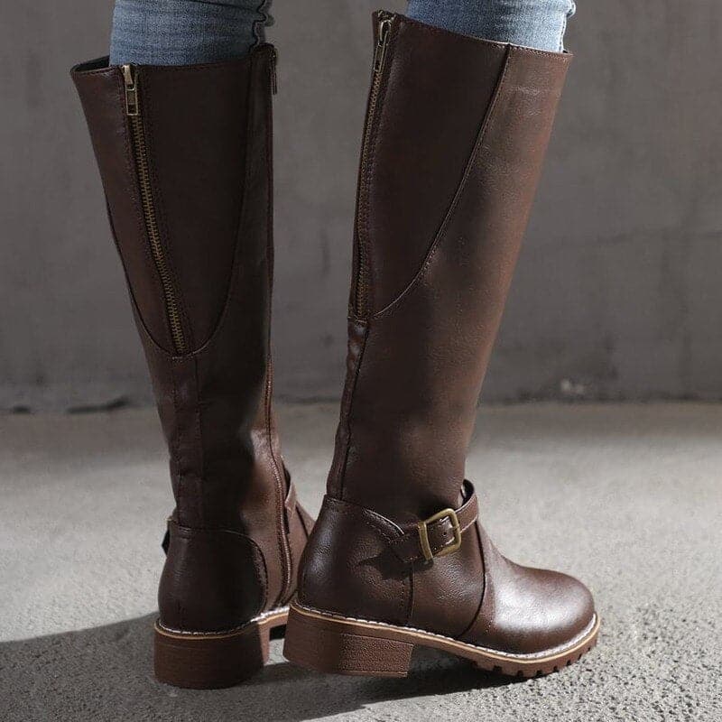 Kniehohe Stiefel – Flache Damenstiefel aus Leder mit weitem Schaft für den Winter