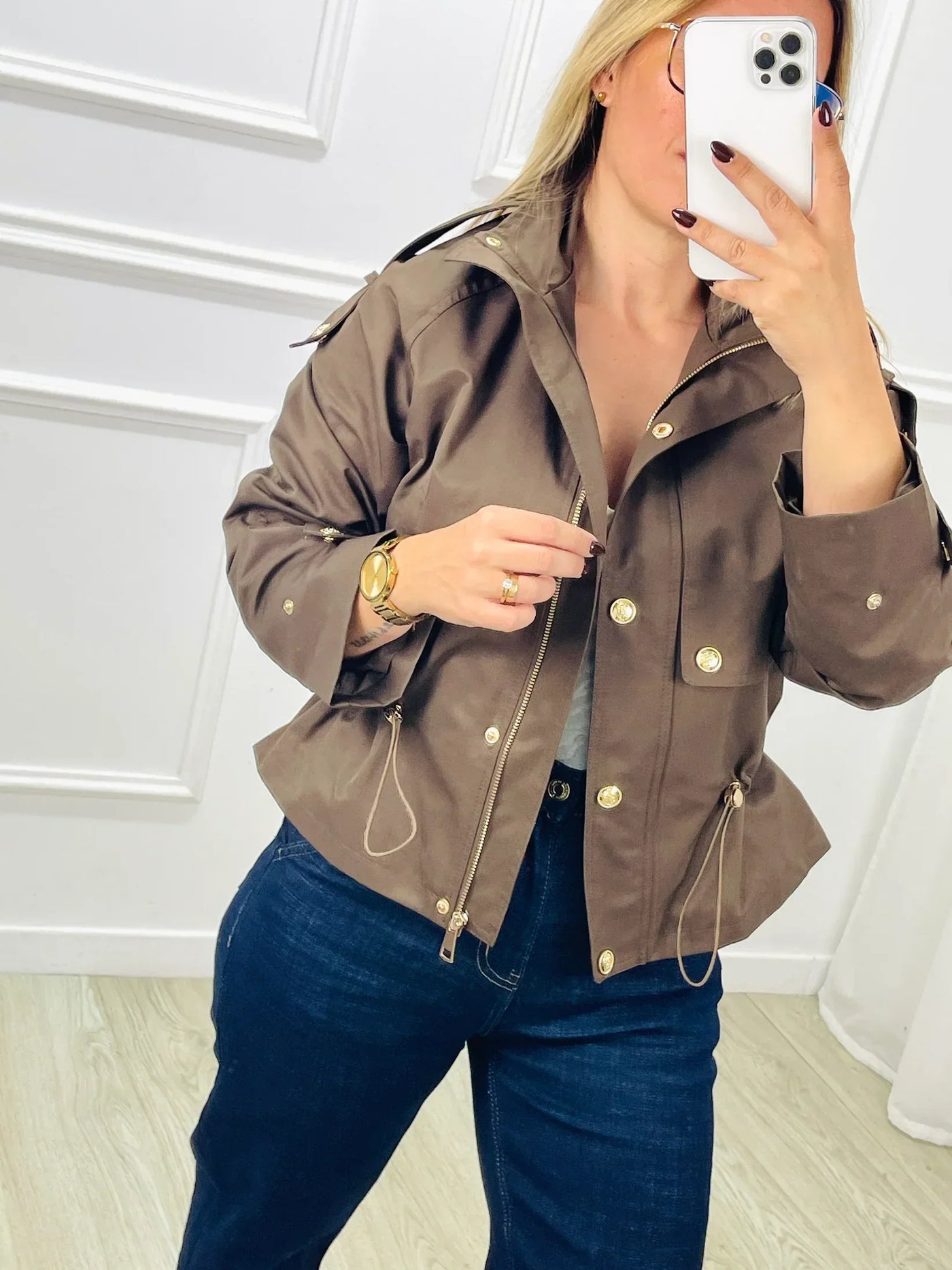 Kurze Trenchcoat-Jacke - Taille mit Kordelzug - Herbst - Kurzer Trenchcoat - Damenjacke