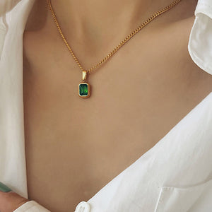 Anhänger-Halskette – Grüne Stein-Goldkette für Frauen-Fashion Peak