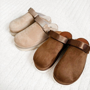 Clogs Damen | Wildleder Optik Plateau | Verstellbarer Riemen-Fashion Peak