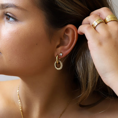 Doppelreihige Creolen – Kleine Creolen für Damen mit goldenen Zirkonias