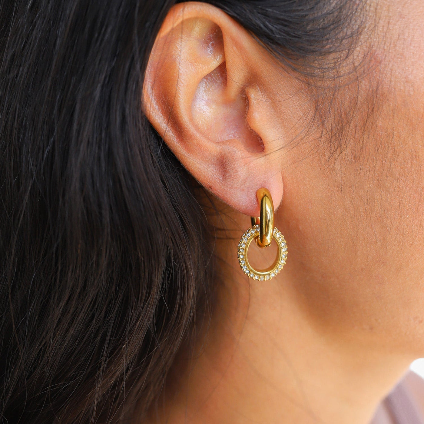 Doppelreihige Creolen – Kleine Creolen für Damen mit goldenen Zirkonias
