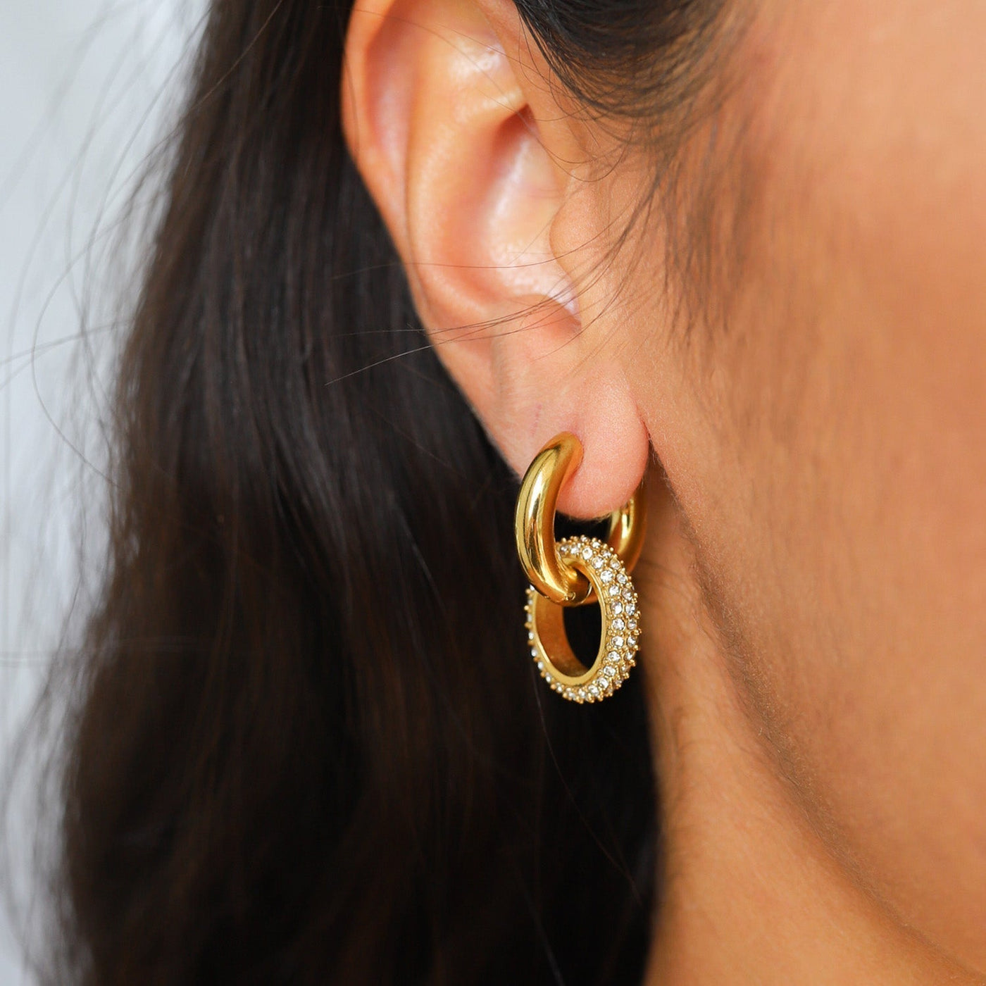 Doppelreihige Creolen – Kleine Creolen für Damen mit goldenen Zirkonias