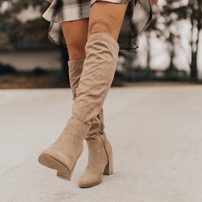 Kniehohe Stiefel mit Blockabsatz – Wildleder – Kniehohe Stiefel mit hohem Absatz – Damenstiefel