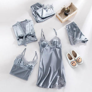 Fünfteiliges Satin Pyjama Set 1