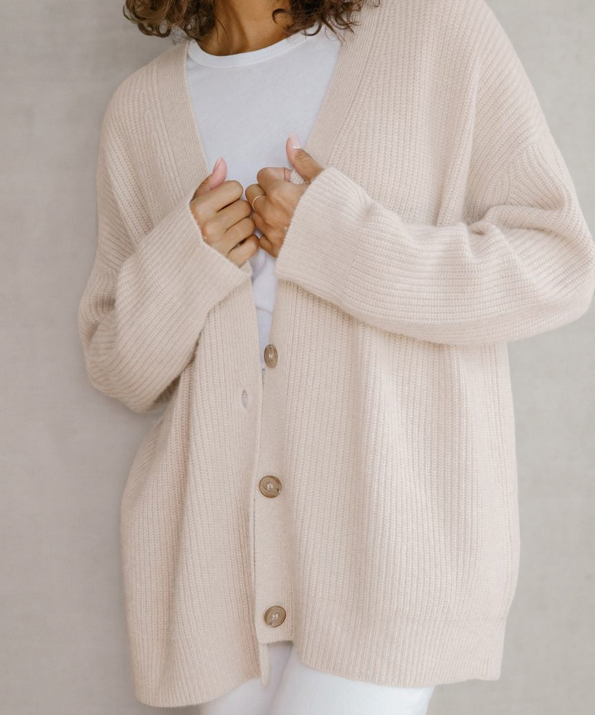 Übergroßer Strickcardigan – V-Ausschnitt – Knopfleiste – Strickcardigan – Damenstrickmode