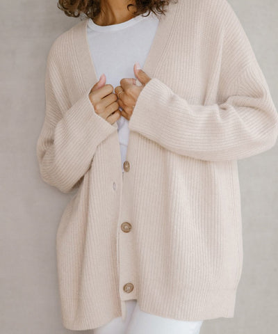 Übergroßer Strickcardigan – V-Ausschnitt – Knopfleiste – Strickcardigan – Damenstrickmode