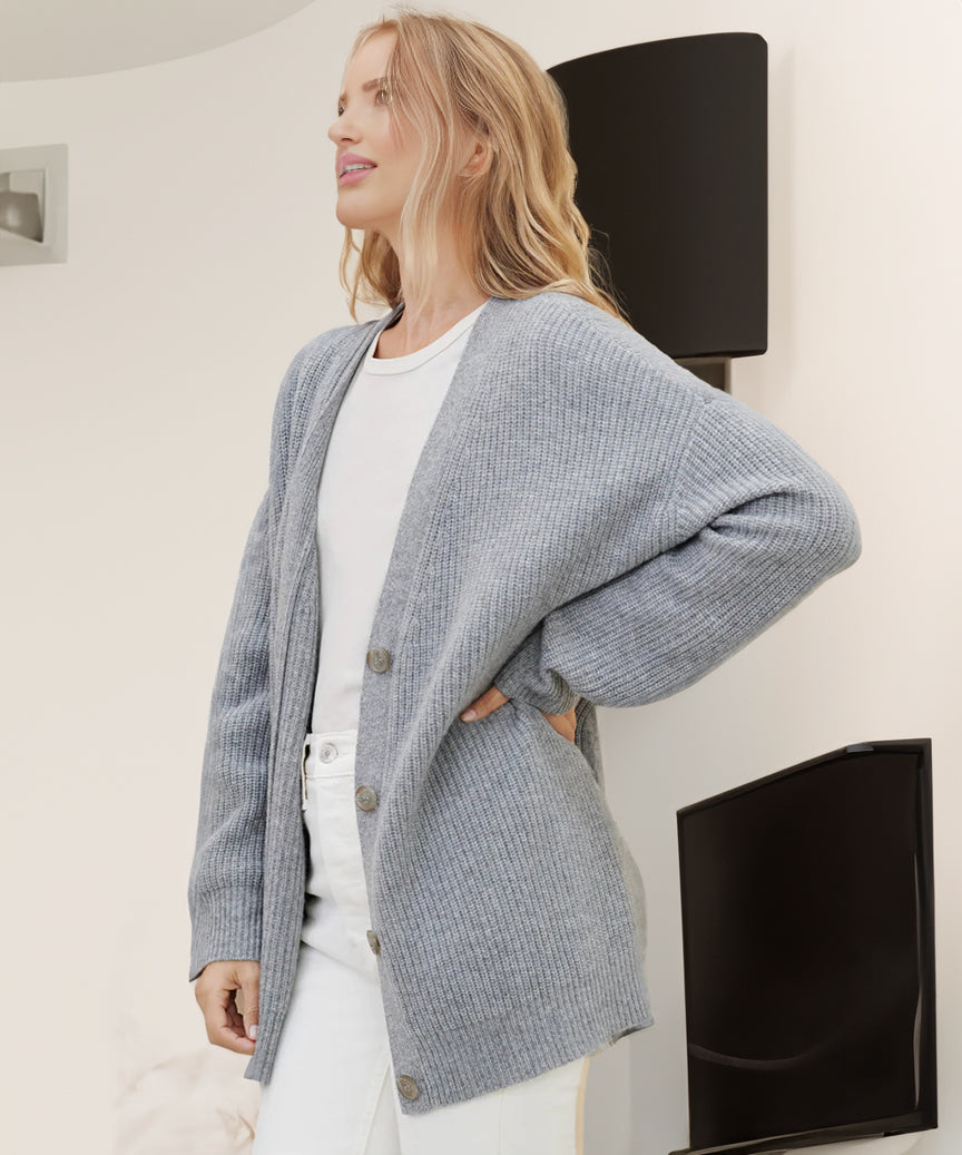 Übergroßer Strickcardigan – V-Ausschnitt – Knopfleiste – Strickcardigan – Damenstrickmode