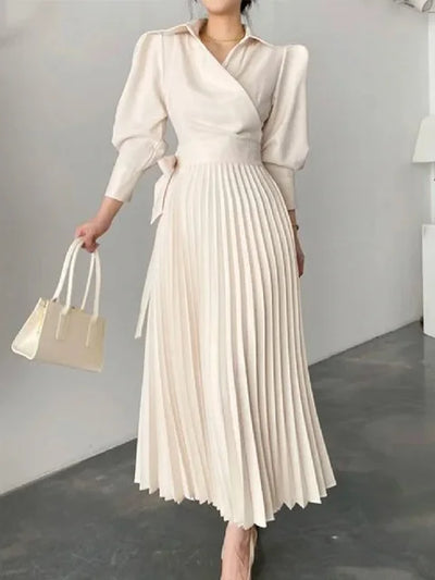 Maxikleid – Langärmliges Damenkleid mit gepolsterten Schultern und Falten