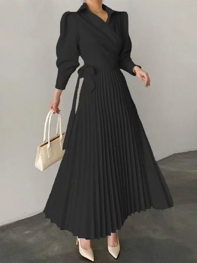 Maxikleid – Langärmliges Damenkleid mit gepolsterten Schultern und Falten
