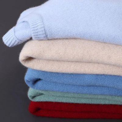 Strickpullover – Einfarbiger Strickpullover mit Rundhalsausschnitt für Männer für den Winter