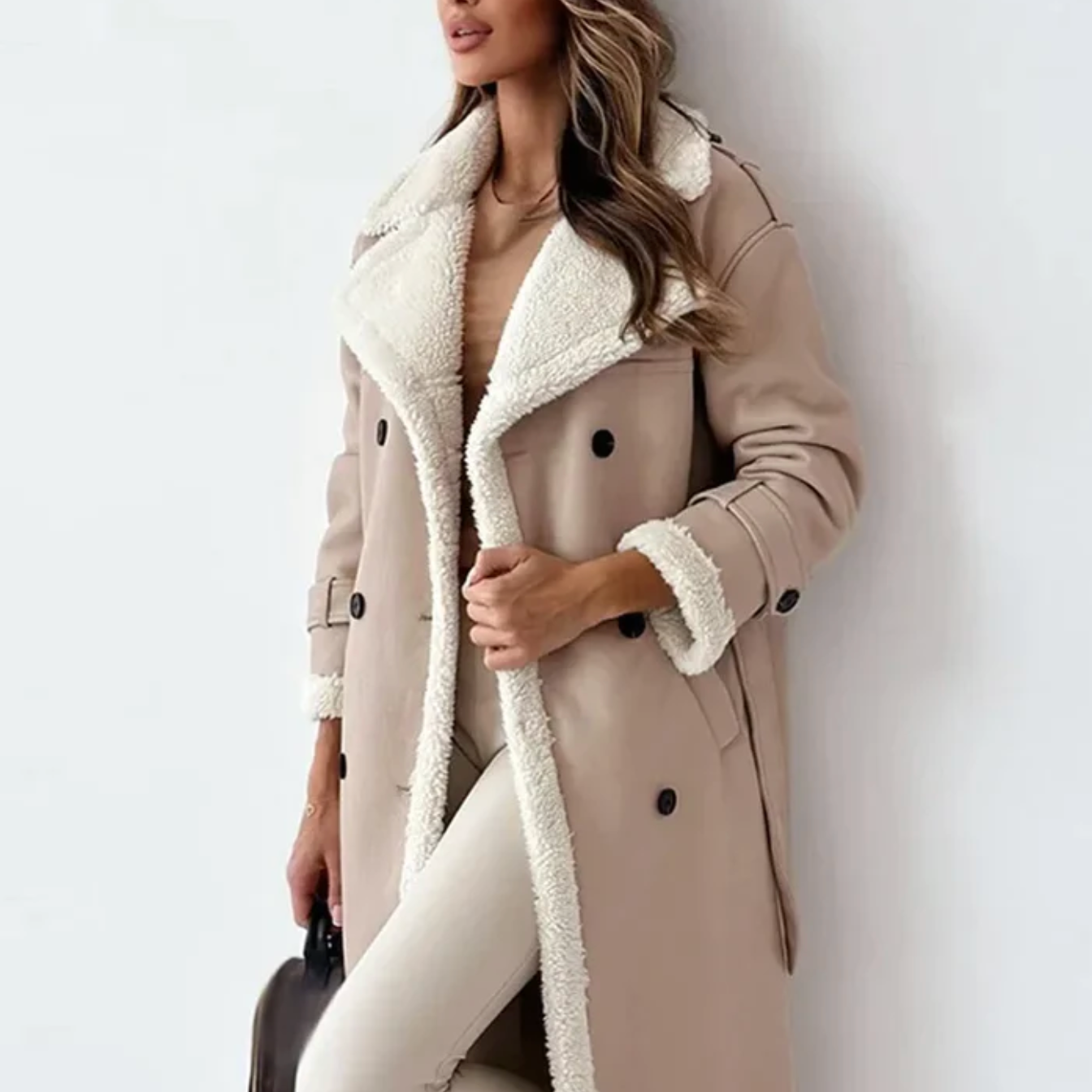 Langer Wintermantel – Damen-Wintertrenchcoat mit doppelter Knopfleiste und Gürtel
