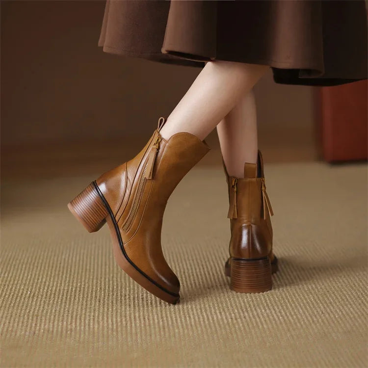 Stiefeletten – Damenstiefel aus Leder mit Blockabsatz in Schwarzbraun