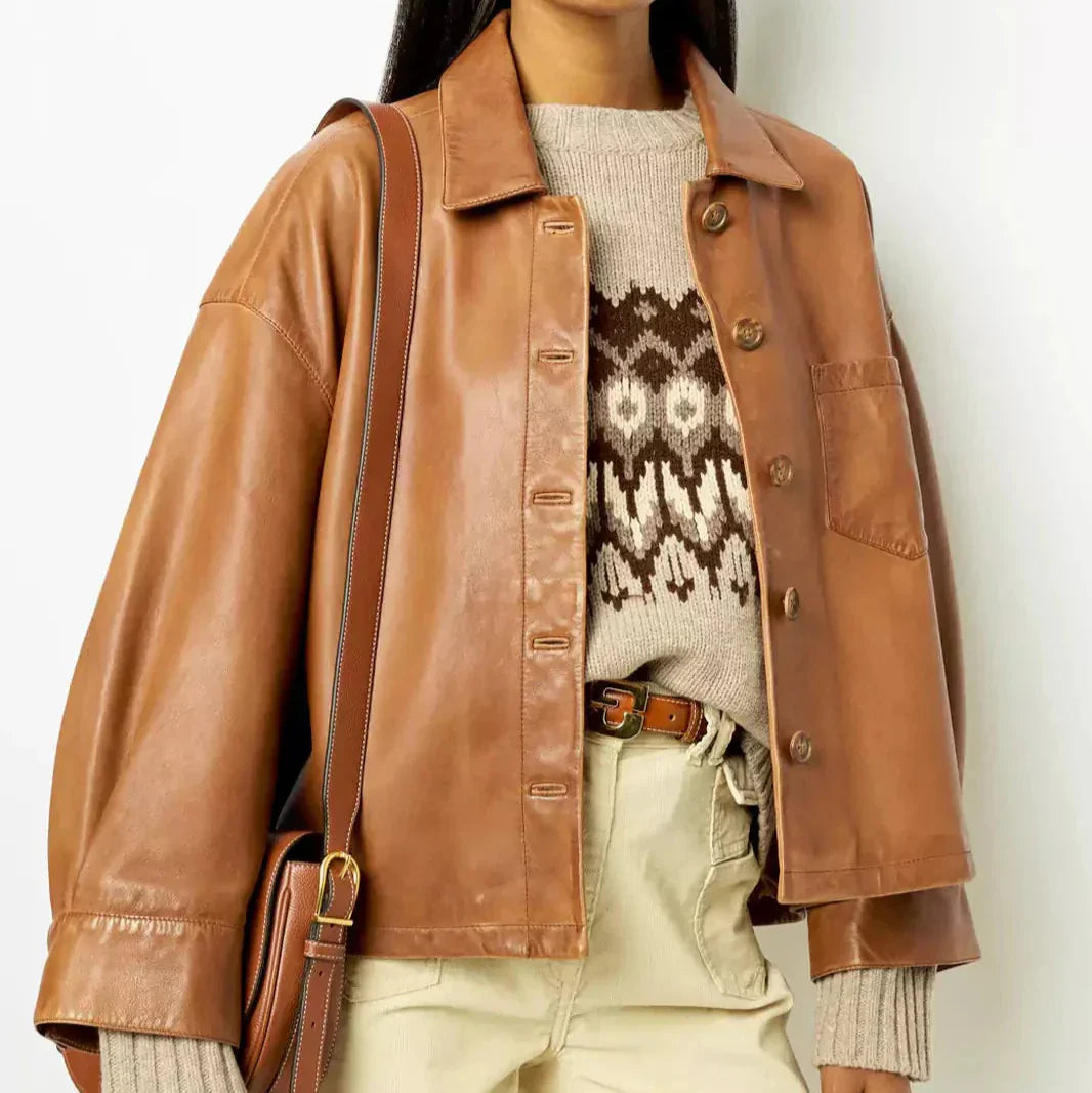 Kunstlederjacke – Damenjacke in Hellbraun mit Knöpfen und Oversize-Passform