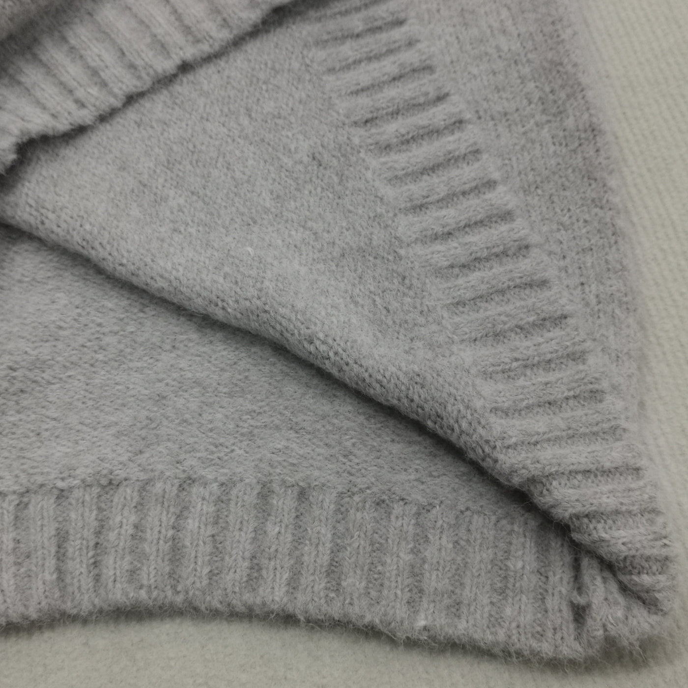 Übergroßer Pullover - Hellgrauer Damen Pullover in lockerer Passform aus grobem Strick